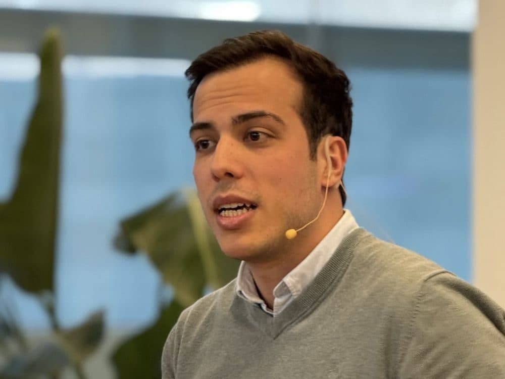 Nacho Sánchez impartiendo una formación